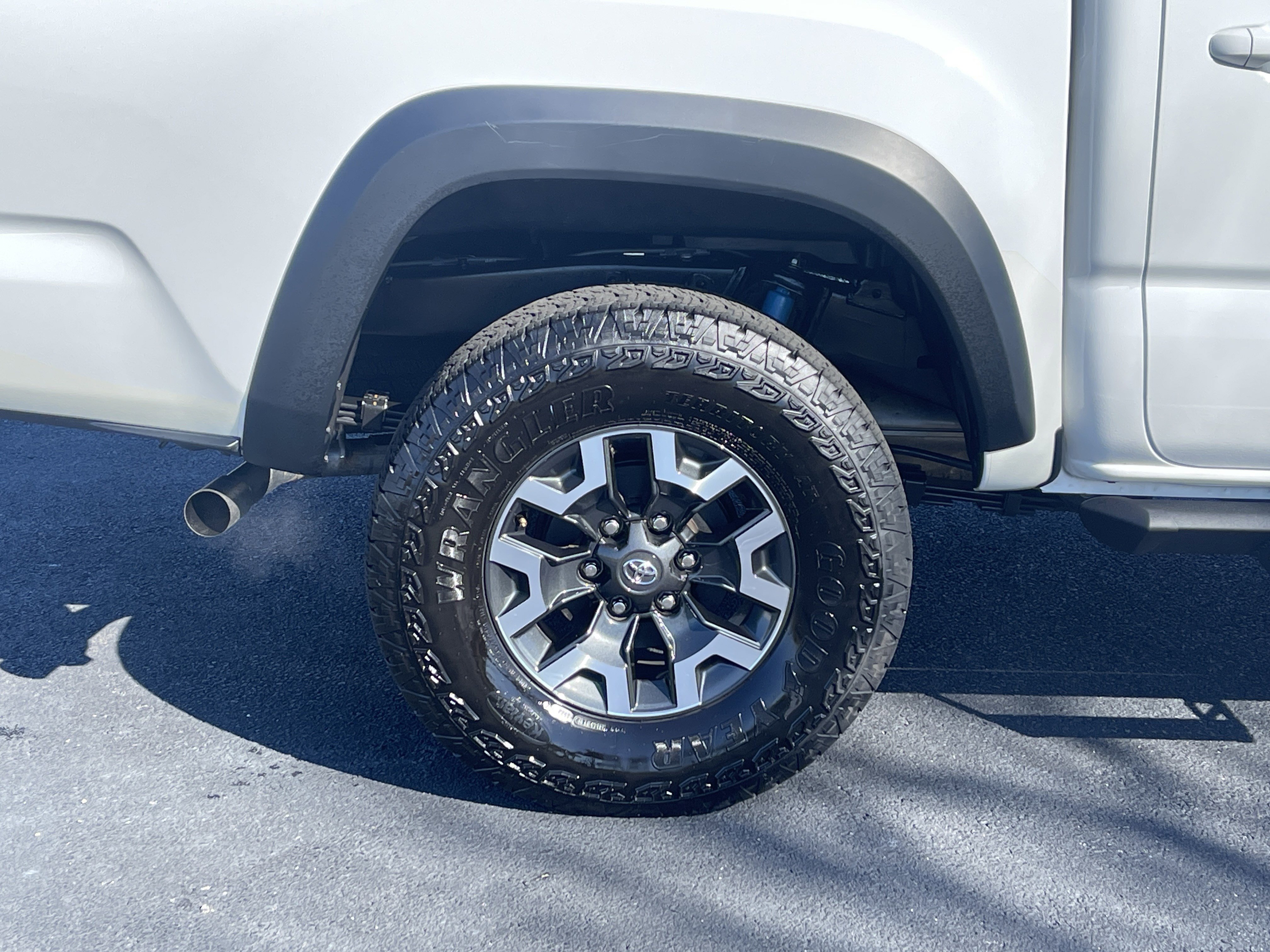 Used 2023 Toyota Tacoma TRD Off-Road w/ Advanced Technology Package image 34