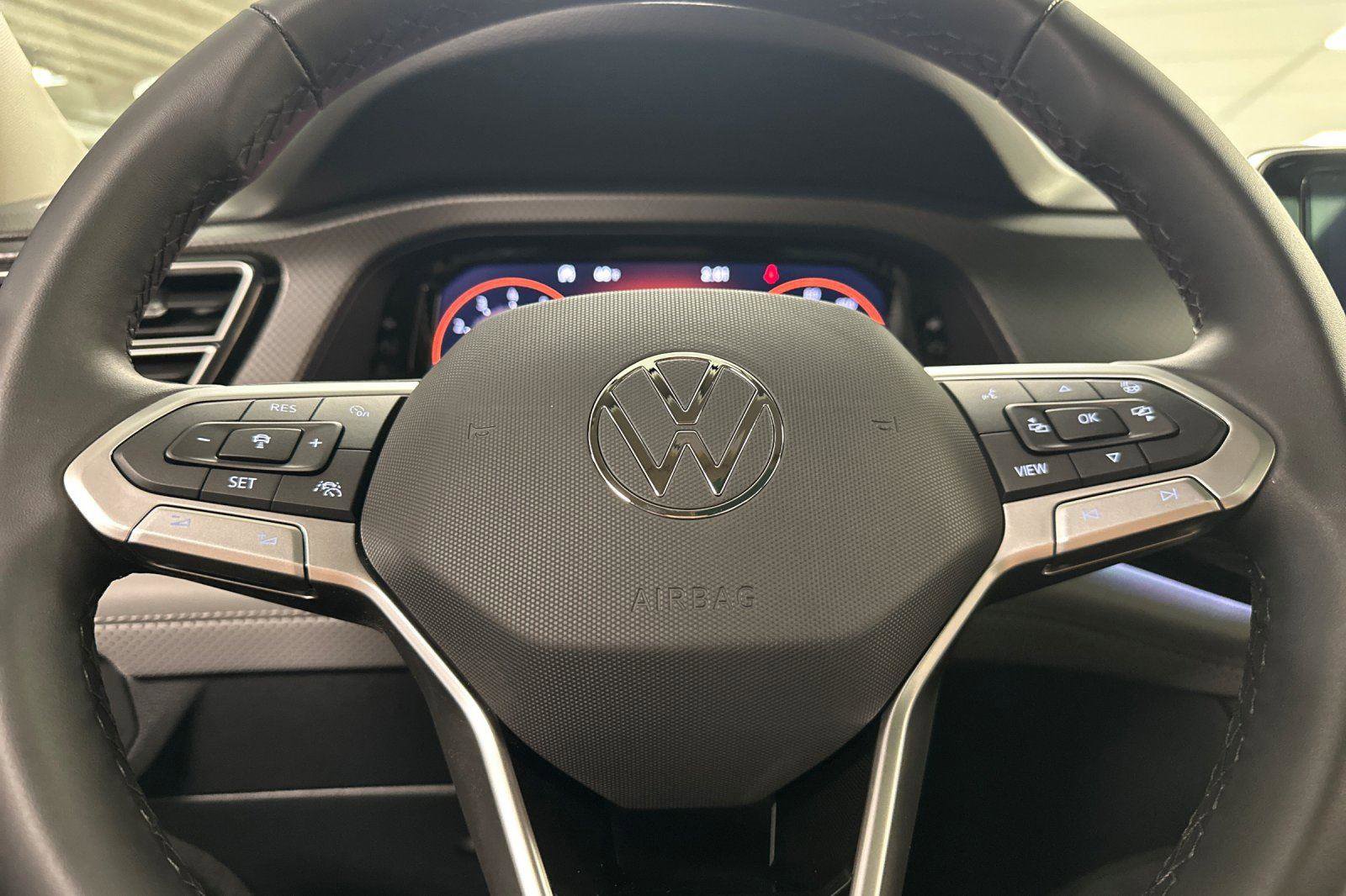 New 2025 Volkswagen Atlas Peak Edition SE image 22