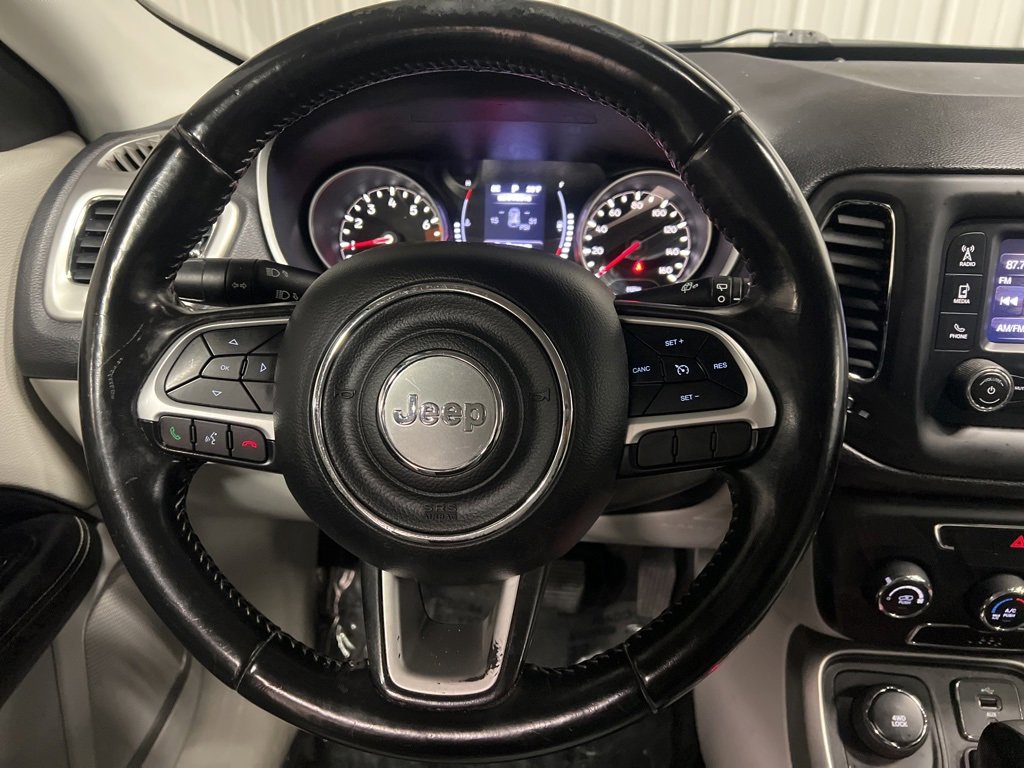Used 2017 Jeep Compass Latitude image 12