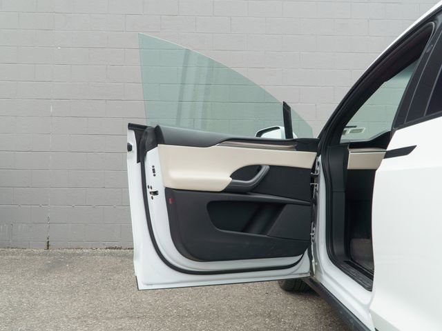 Used 2022 Tesla Model X image 16