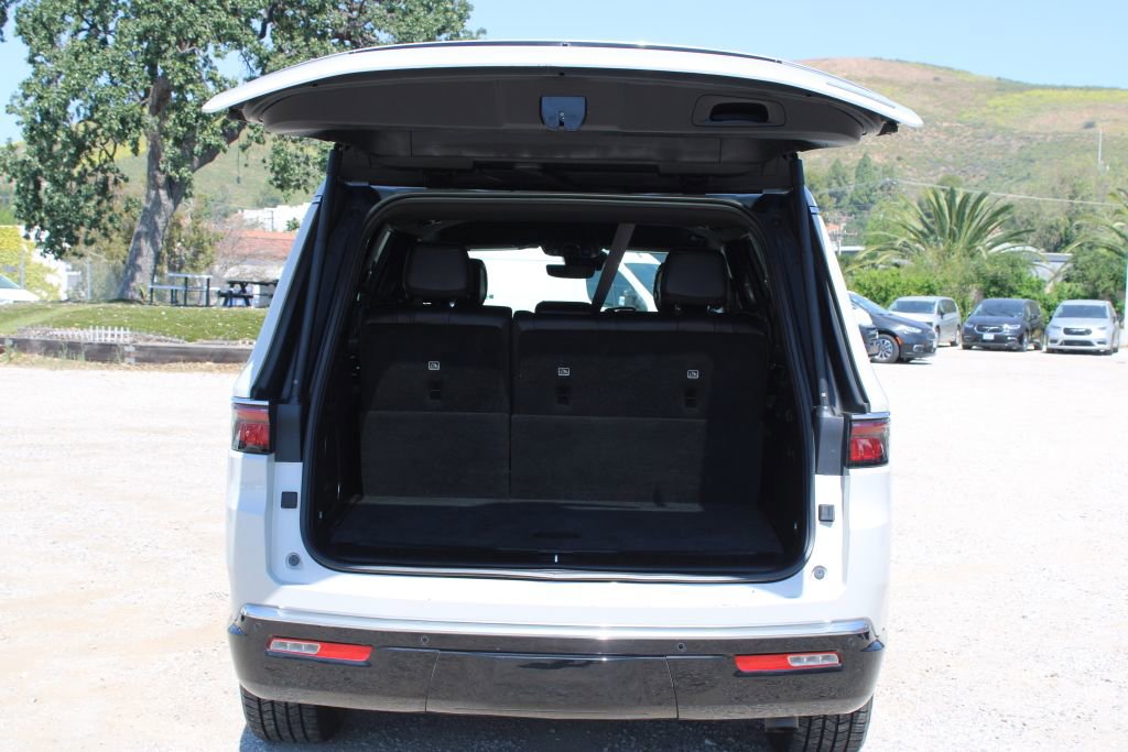 Used 2022 Jeep Wagoneer Series III w/ Flexible Seating Group image 12