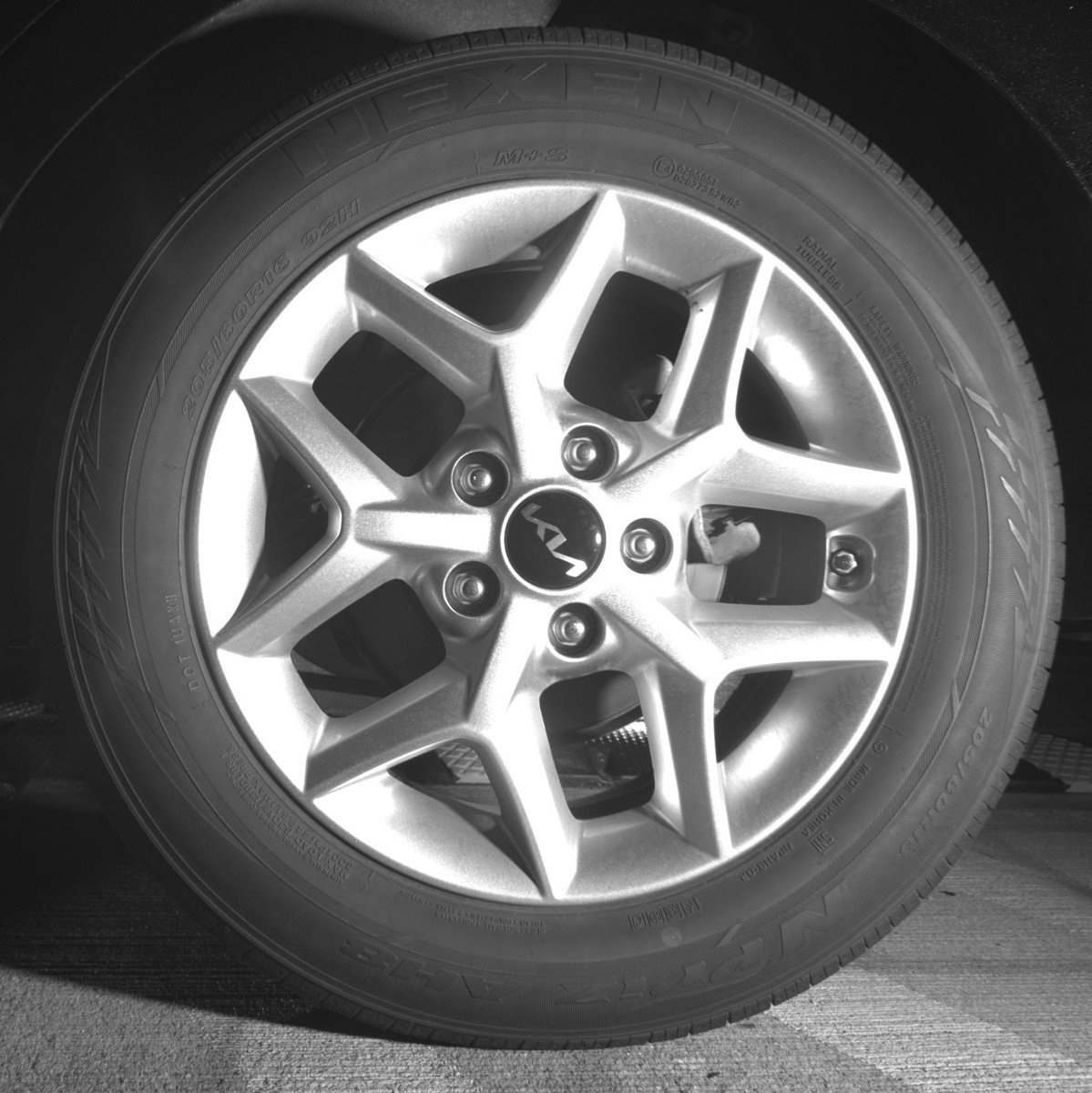 Used 2025 Kia Soul LX w/ LX Technology Package FWD image 14