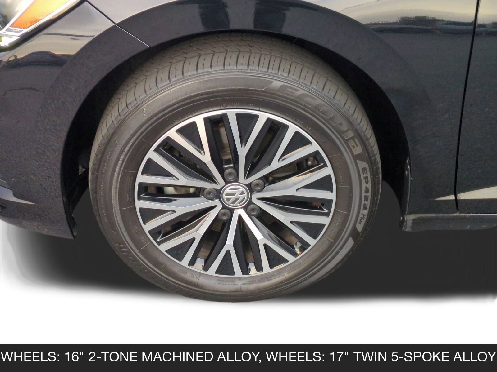 Used 2021 Volkswagen Jetta SE w/ SE Cold Weather Package image 11