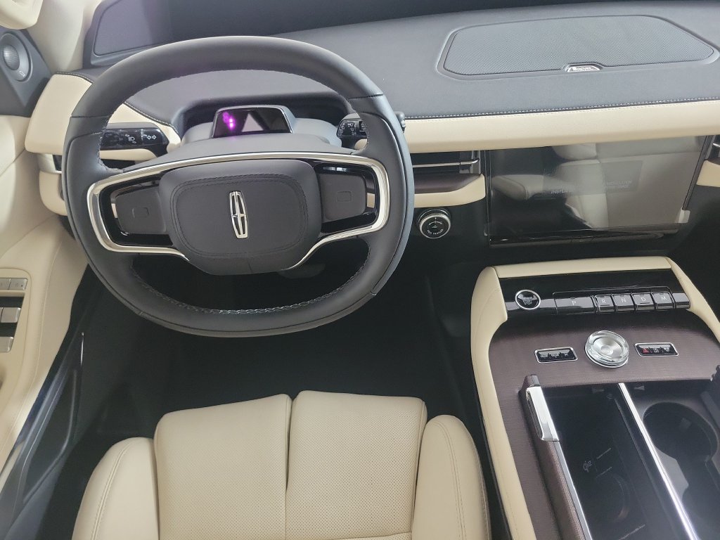 New 2027 Lincoln Navigator Premiere RWD image 11