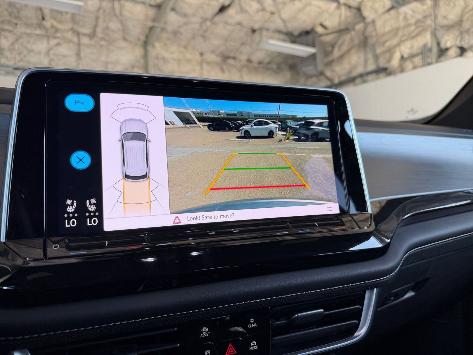 Used 2025 Volkswagen Atlas Cross Sport SE image 17