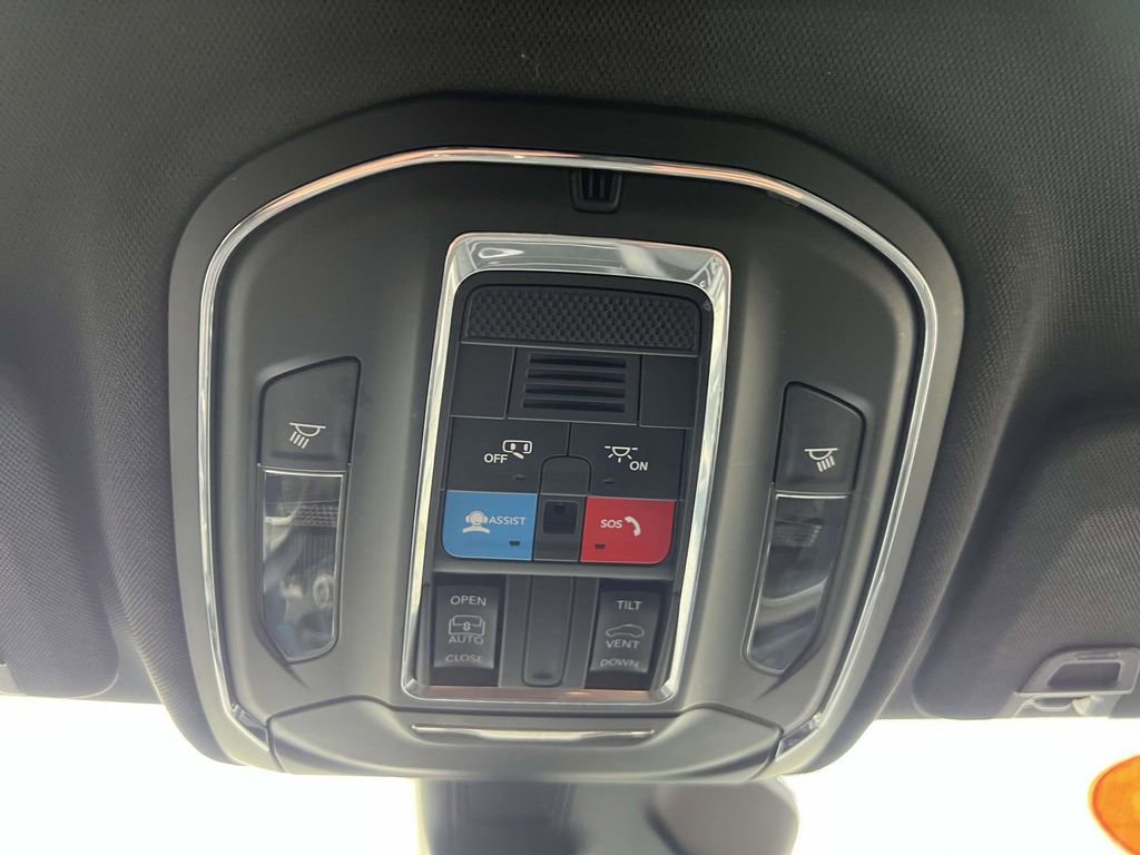 Used 2025 Jeep Grand Cherokee L Laredo AWD/4WD image 33