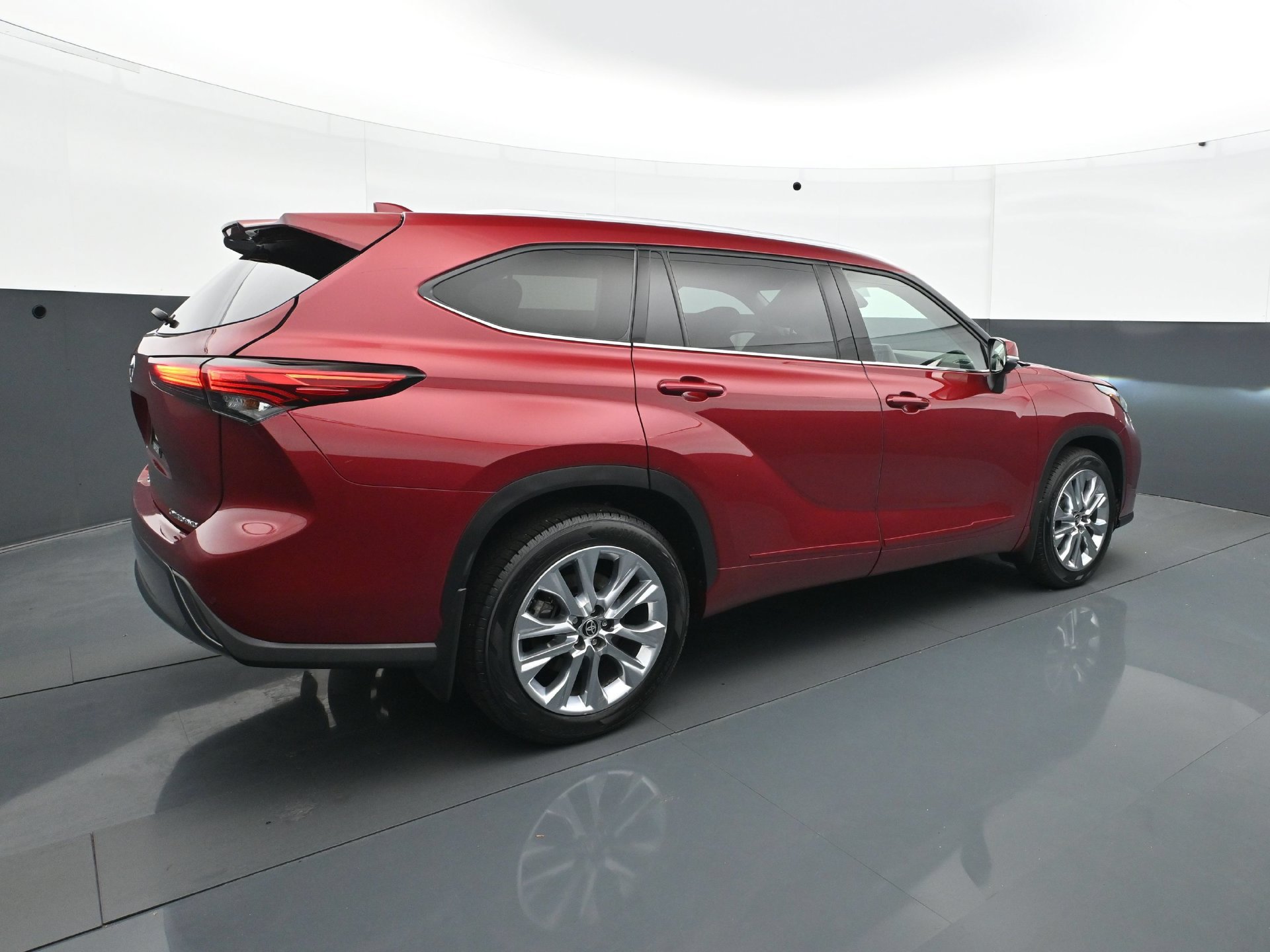 Used 2021 Toyota Highlander Limited AWD/4WD image 7