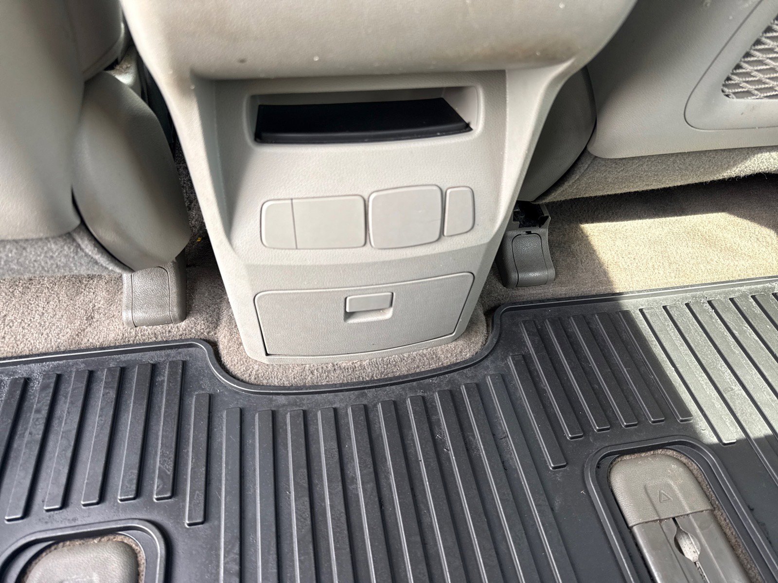 Used 2020 Kia Sedona LX image 15