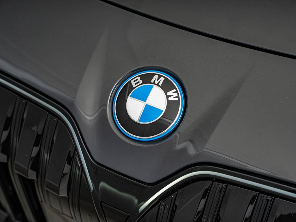 Used 2024 BMW i7 eDrive50 w/ M Sport Package RWD image 12