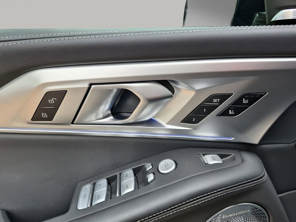 Used 2025 BMW XM image 31