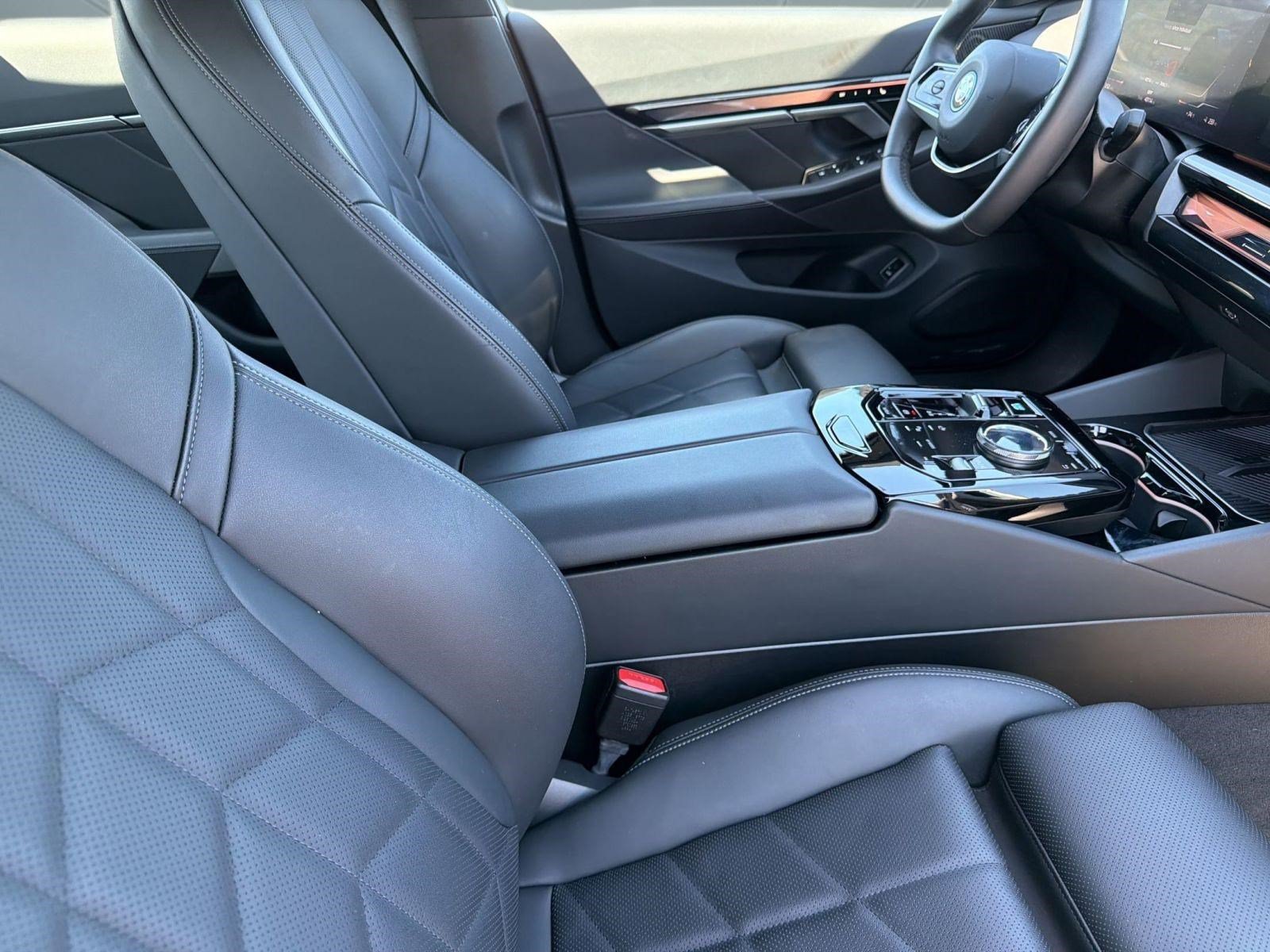 Certified 2024 BMW i5 eDrive40i w/ Premium Package RWD image 31