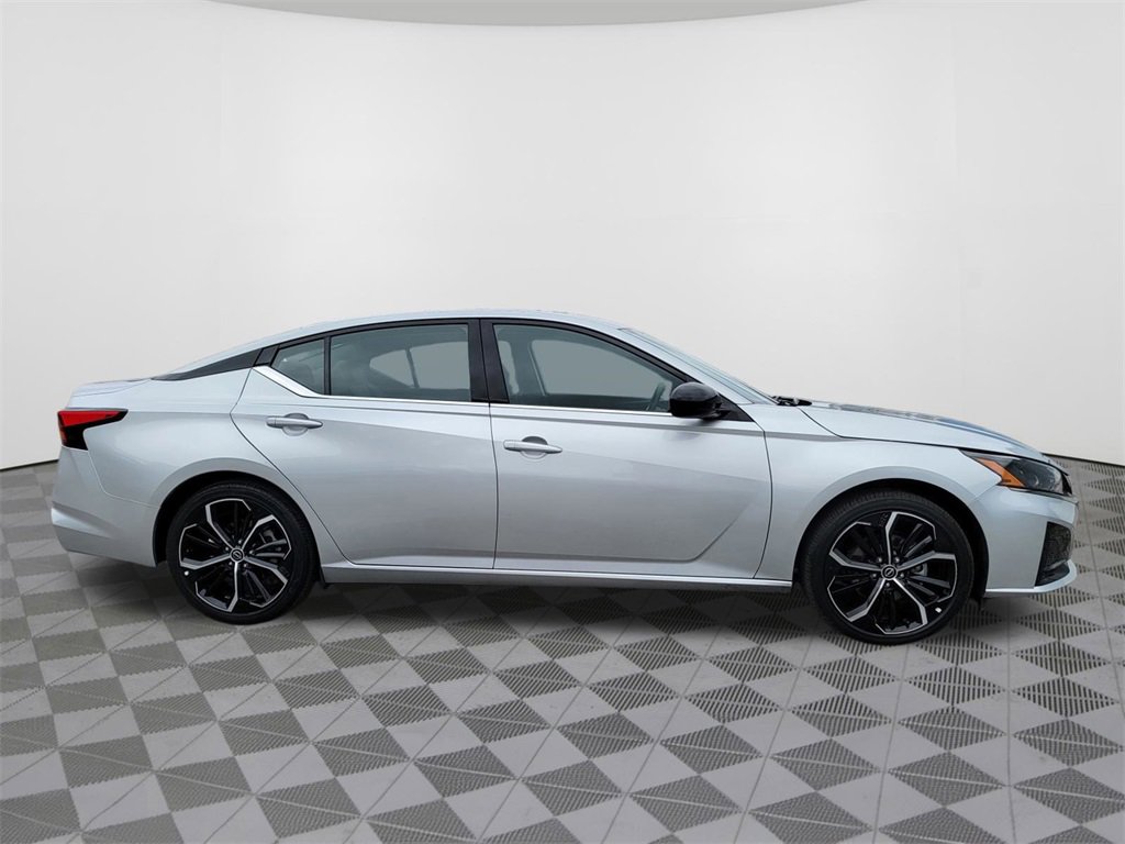 Used 2025 Nissan Altima 2.5 SR image 5