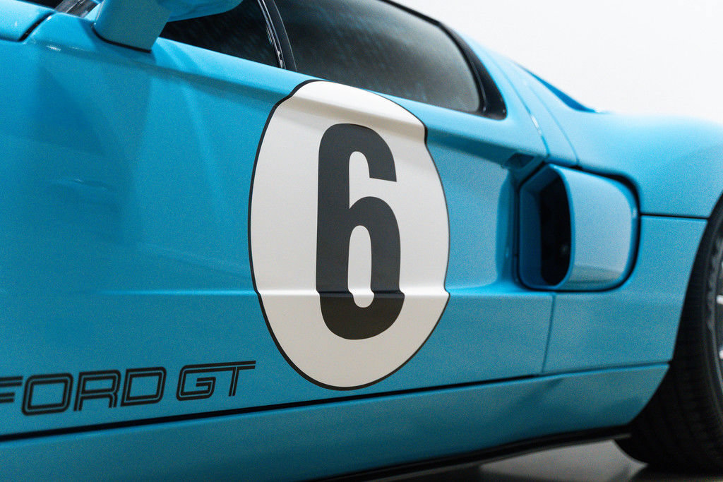 Used 2006 Ford GT RWD image 93
