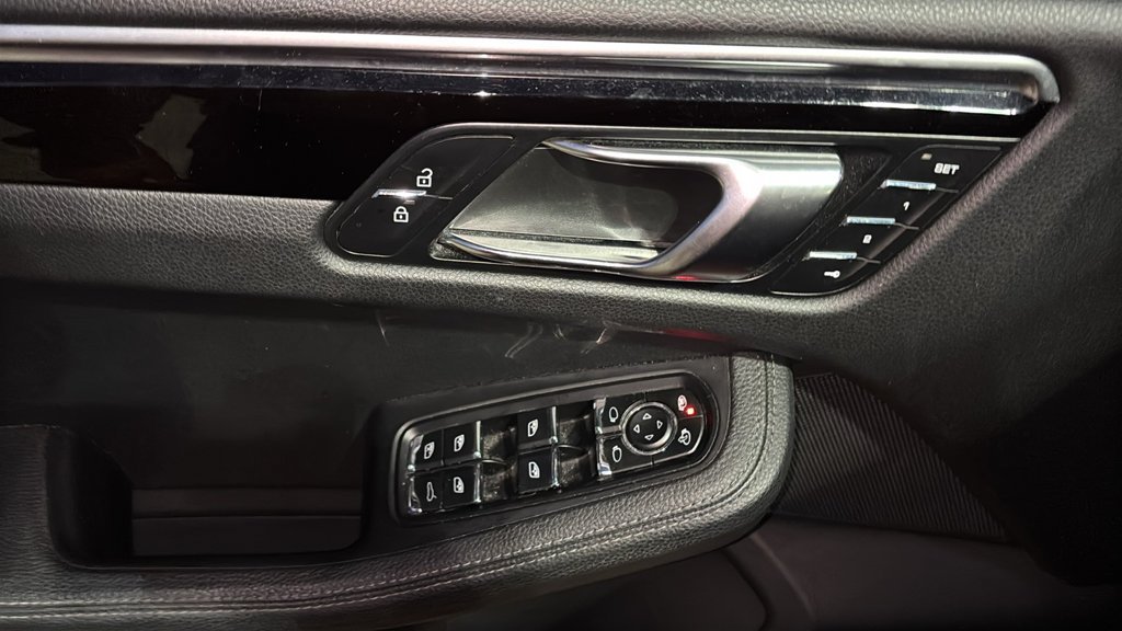 Used 2020 Porsche Macan AWD/4WD image 12