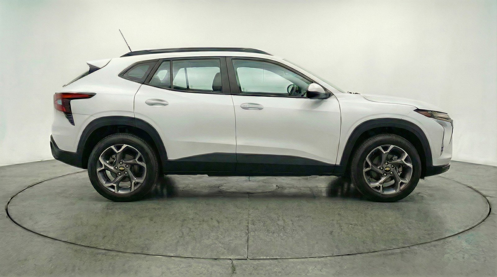 Used 2025 Chevrolet Trax LT w/ LT Convenience Package image 11