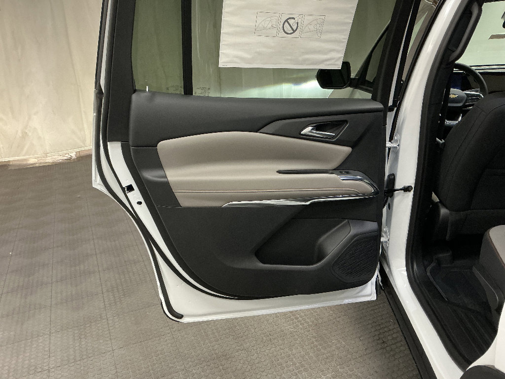 New 2026 Chevrolet Traverse LT w/ LPO, Floor Liner Package FWD image 25