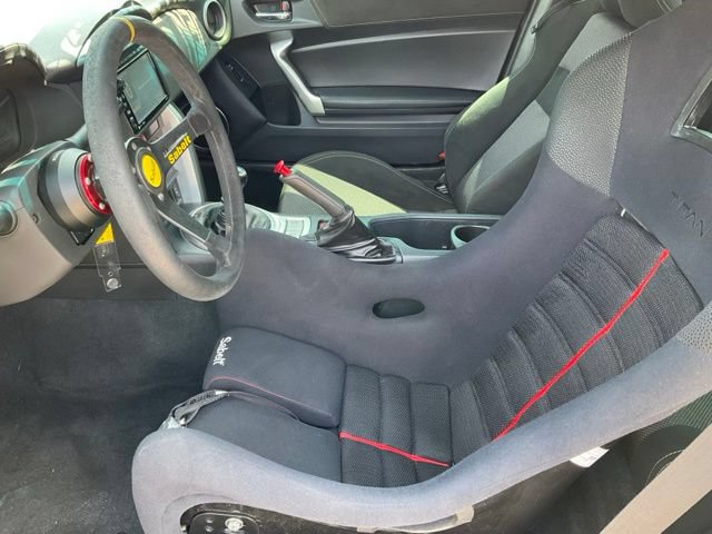 Used 2017 Toyota 86 RWD image 5