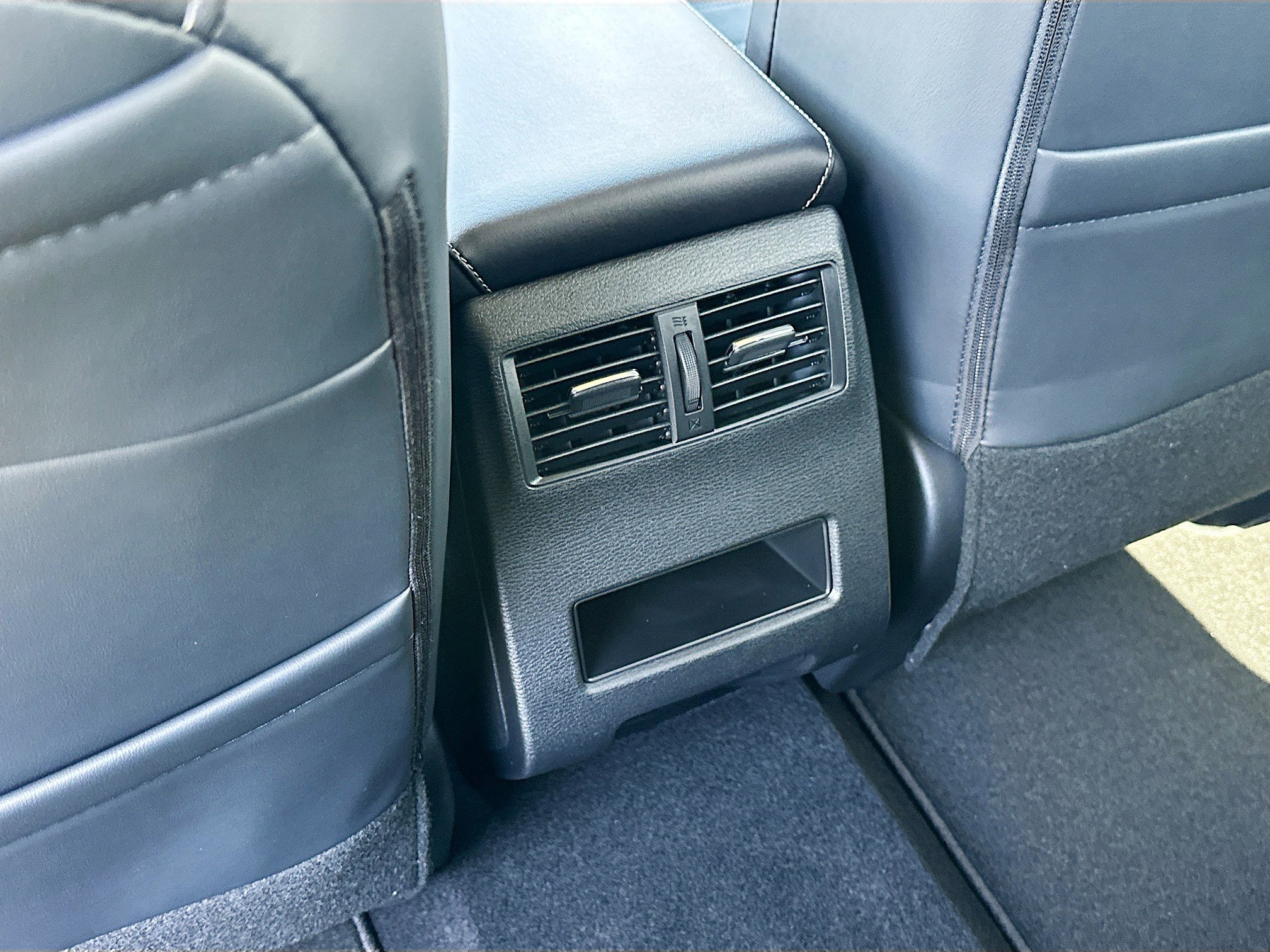 New 2025 Mitsubishi Outlander SE image 19