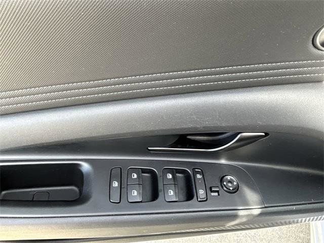 Used 2025 Hyundai Elantra Sport image 13