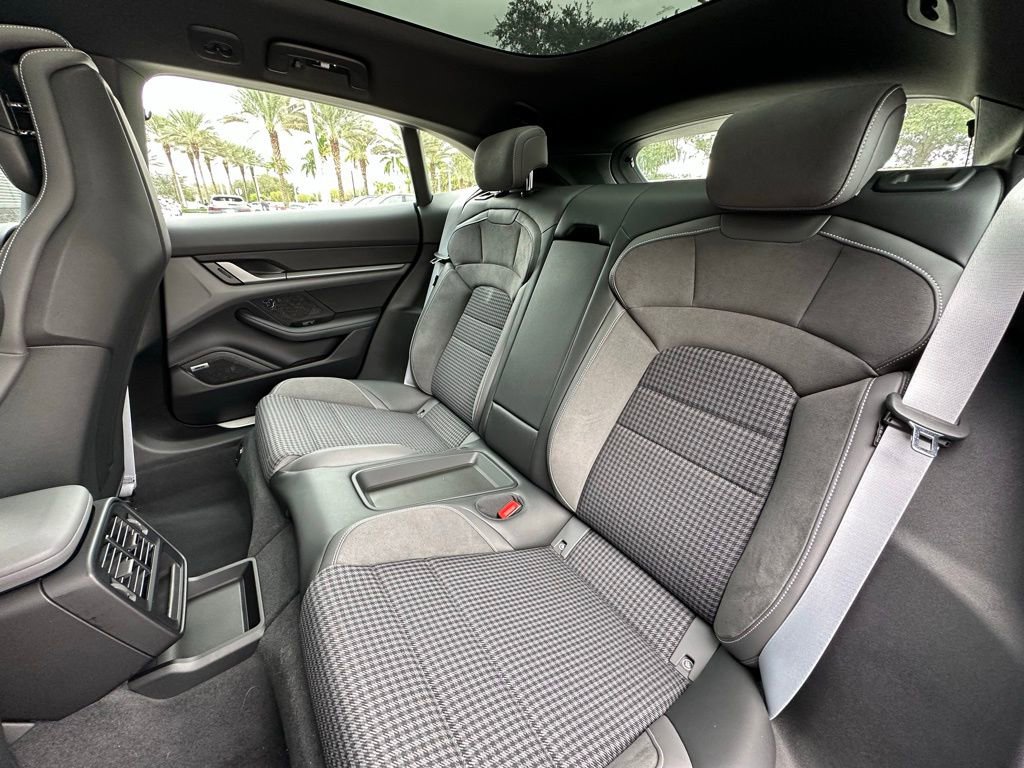 Used 2025 Porsche Taycan 4 Cross Turismo image 34