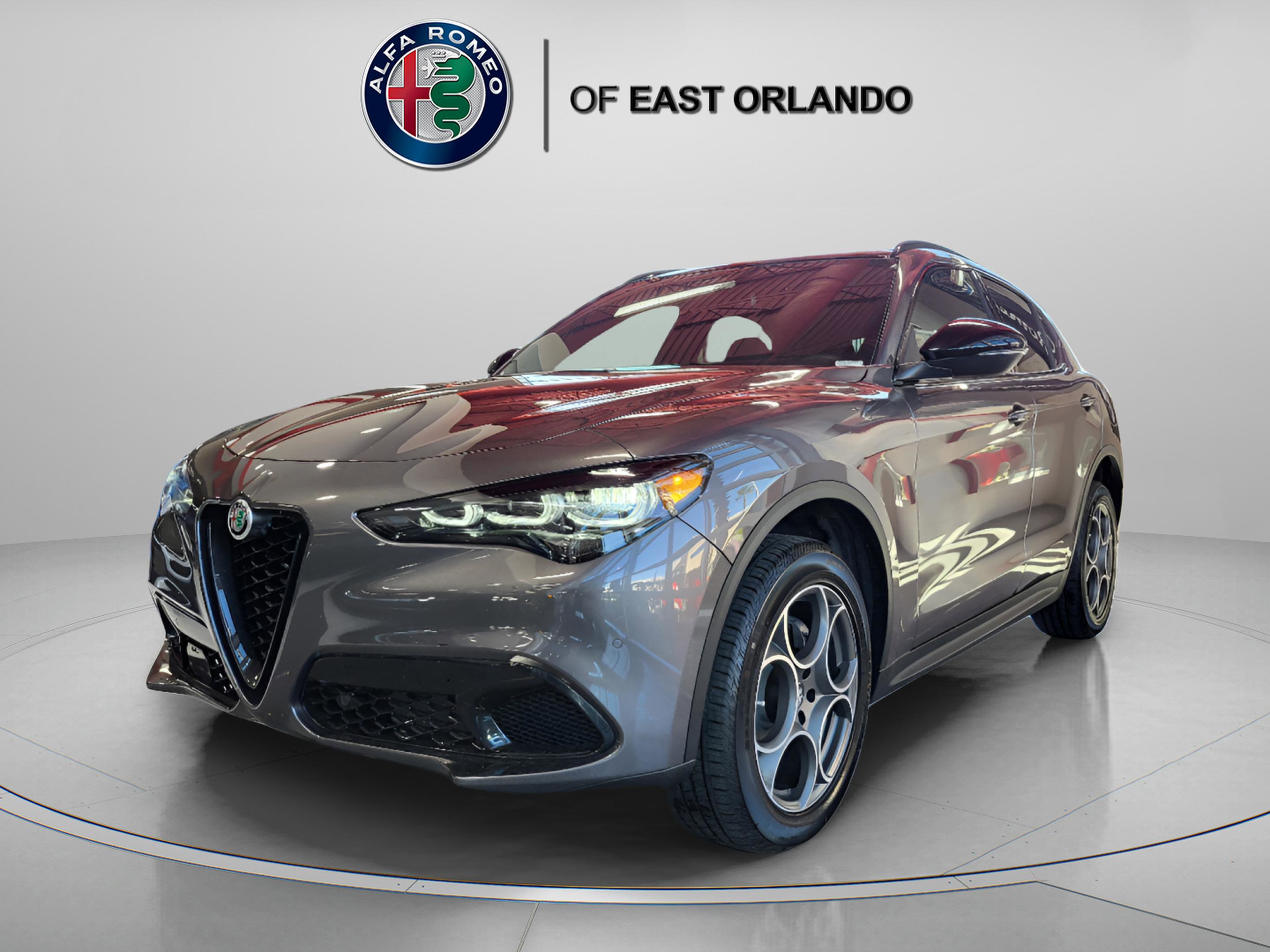New 2025 Alfa Romeo Stelvio Sprint image 4