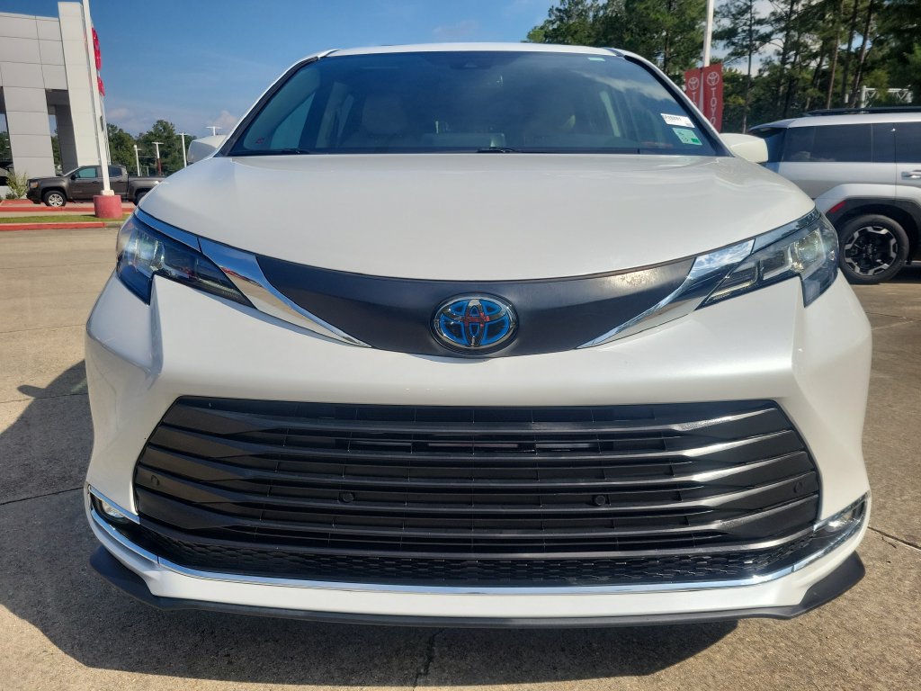 Used 2022 Toyota Sienna XLE FWD image 4