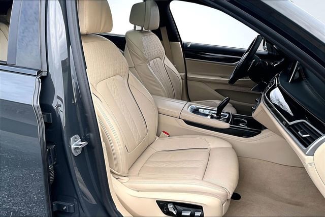 Used 2020 BMW 750i xDrive w/ Executive Package AWD/4WD image 29