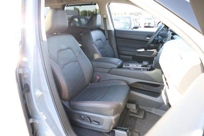 New 2025 Nissan Pathfinder Platinum image 31
