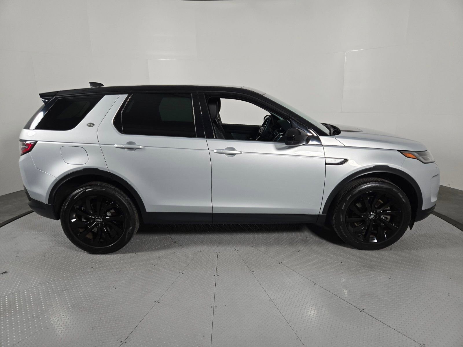 Used 2023 Land Rover Discovery Sport SE AWD/4WD image 6