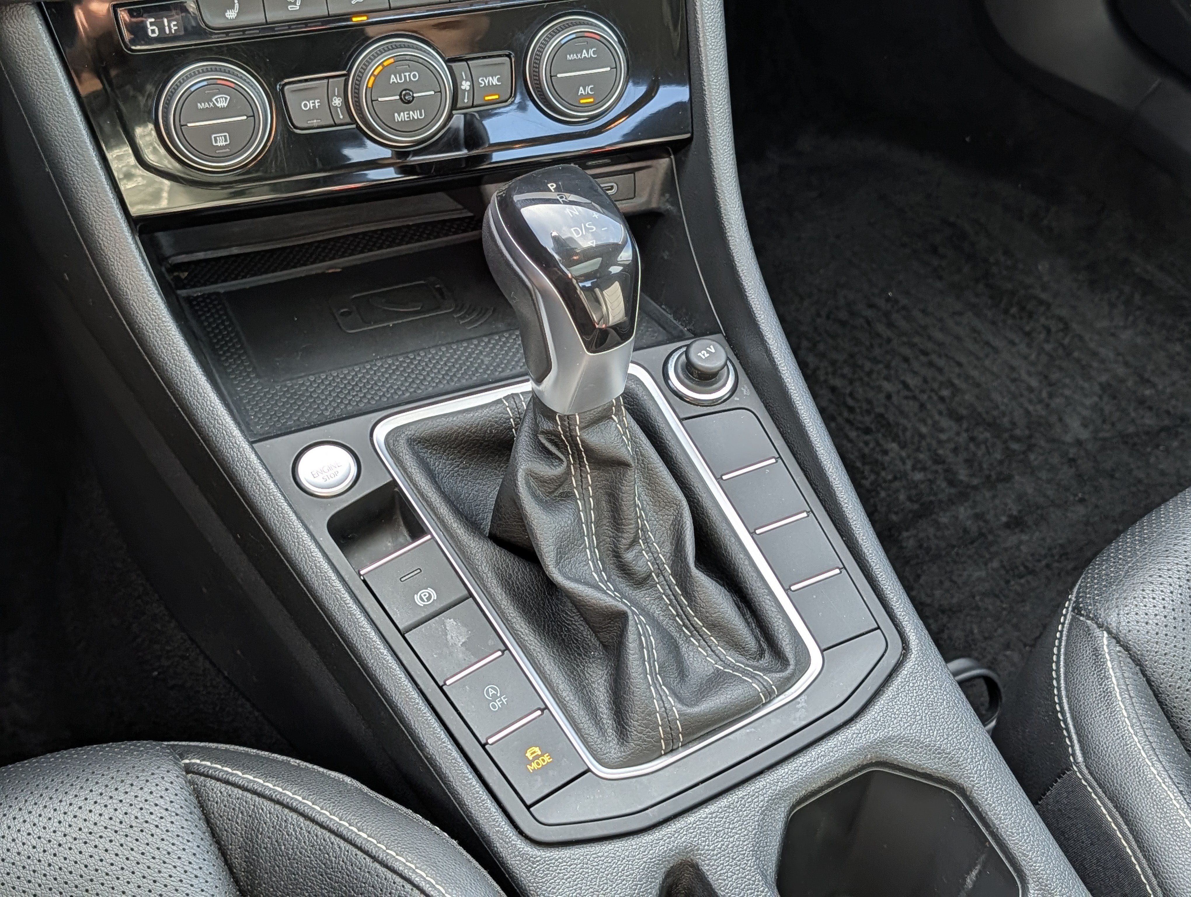 Certified 2023 Volkswagen Jetta SEL FWD image 31