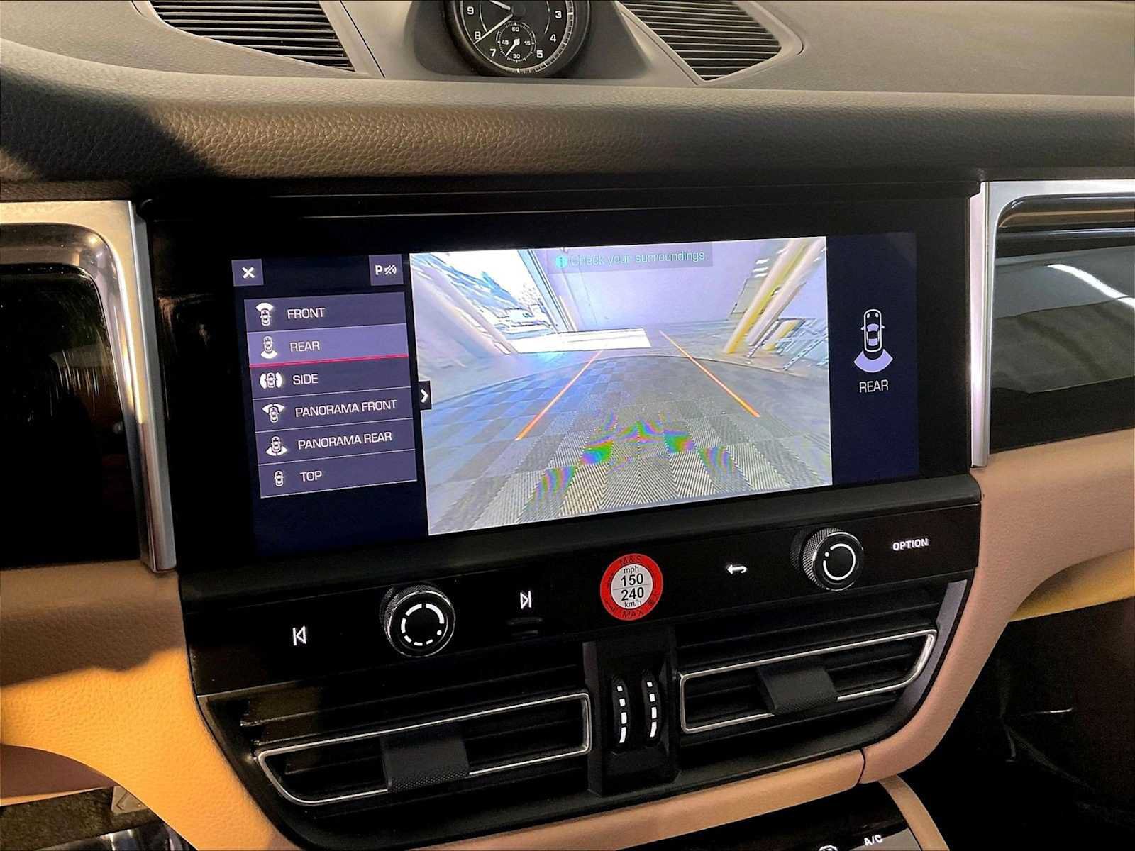 Certified 2023 Porsche Macan AWD/4WD image 31