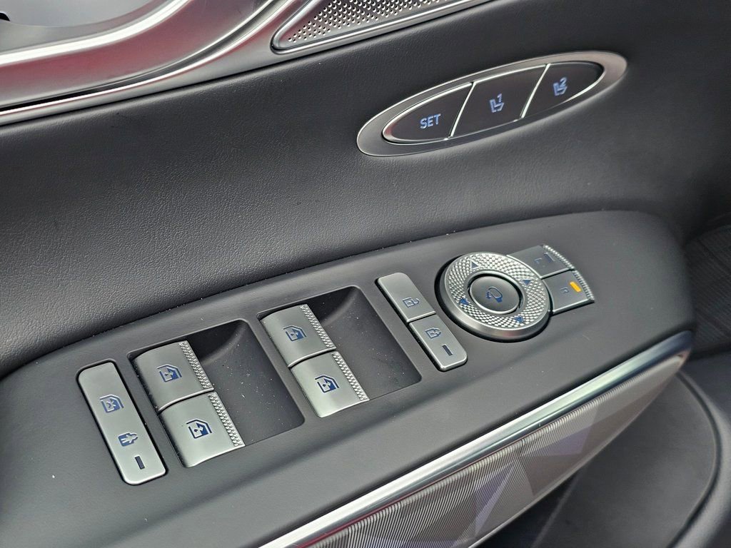 Certified 2025 Genesis GV70 3.5T Sport w/ Sport Advanced Package image 32