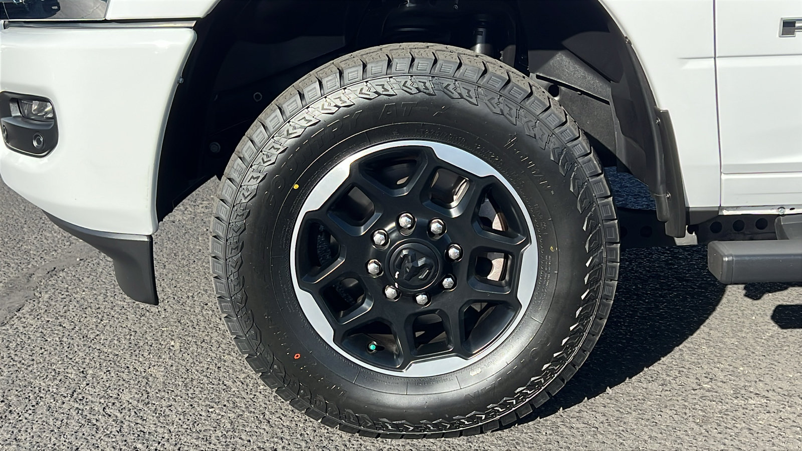 Used 2025 RAM 2500 Laramie AWD/4WD image 12