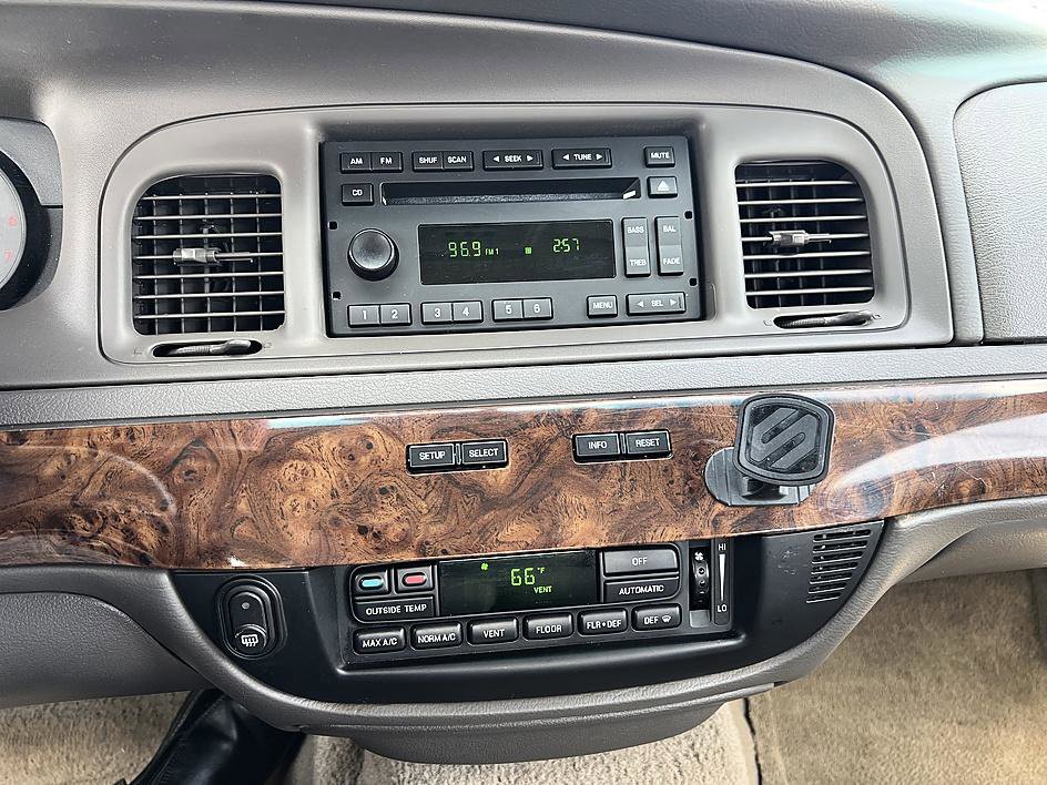 Used 2007 Mercury Grand Marquis LS image 23
