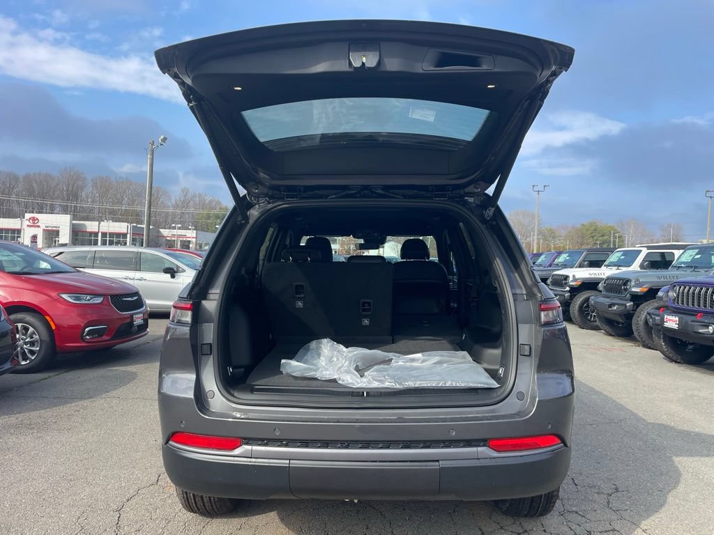 New 2026 Jeep Grand Cherokee Altitude AWD/4WD image 11