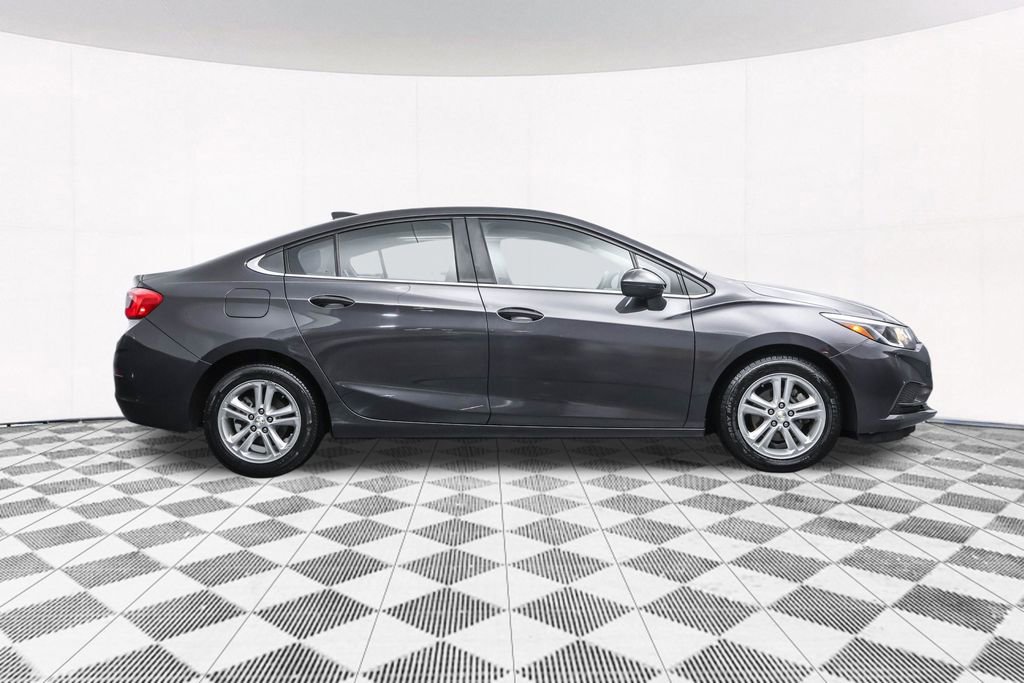 Used 2017 Chevrolet Cruze LT image 37