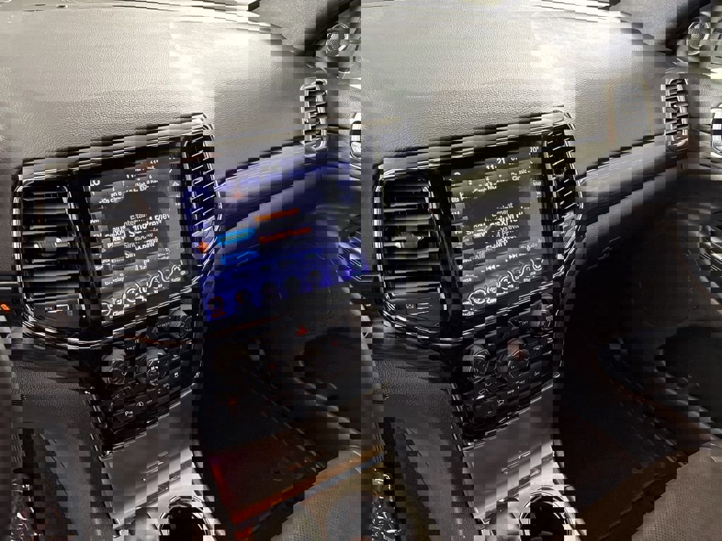 Used 2020 Jeep Grand Cherokee Altitude image 26