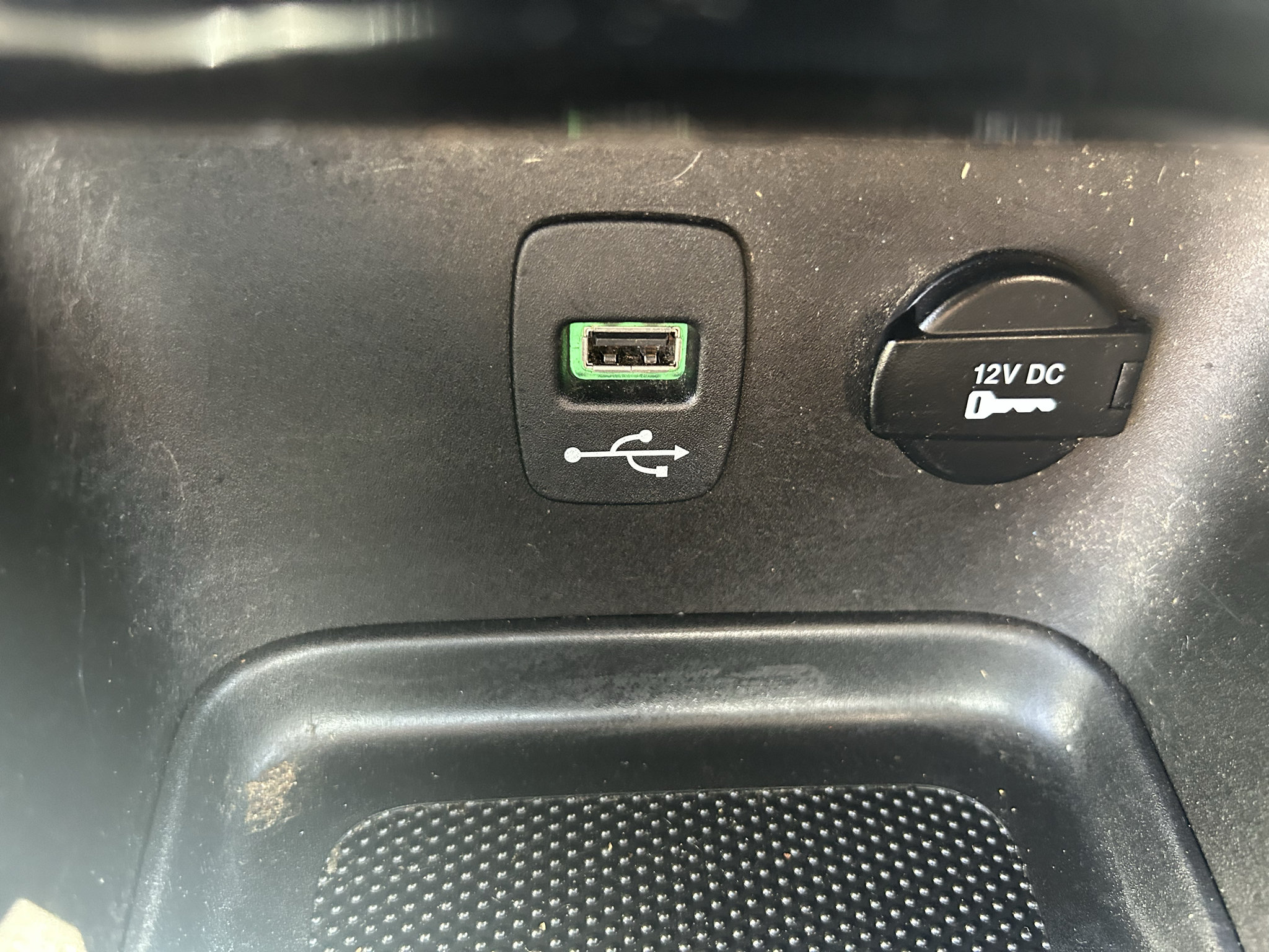 Used 2014 Chrysler 200 Touring w/ Cold Weather Group FWD image 13