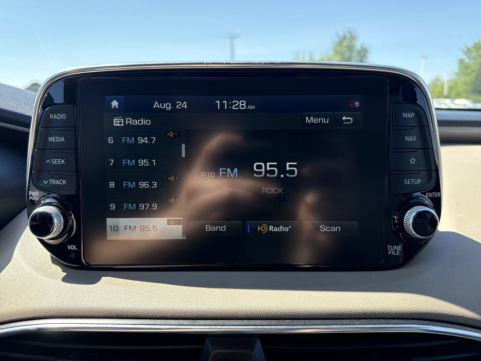 Used 2020 Hyundai Santa Fe Limited AWD/4WD image 17