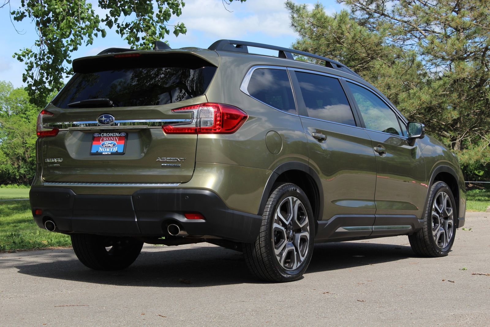 Used 2023 Subaru Ascent Limited w/ Technology Package AWD/4WD image 8