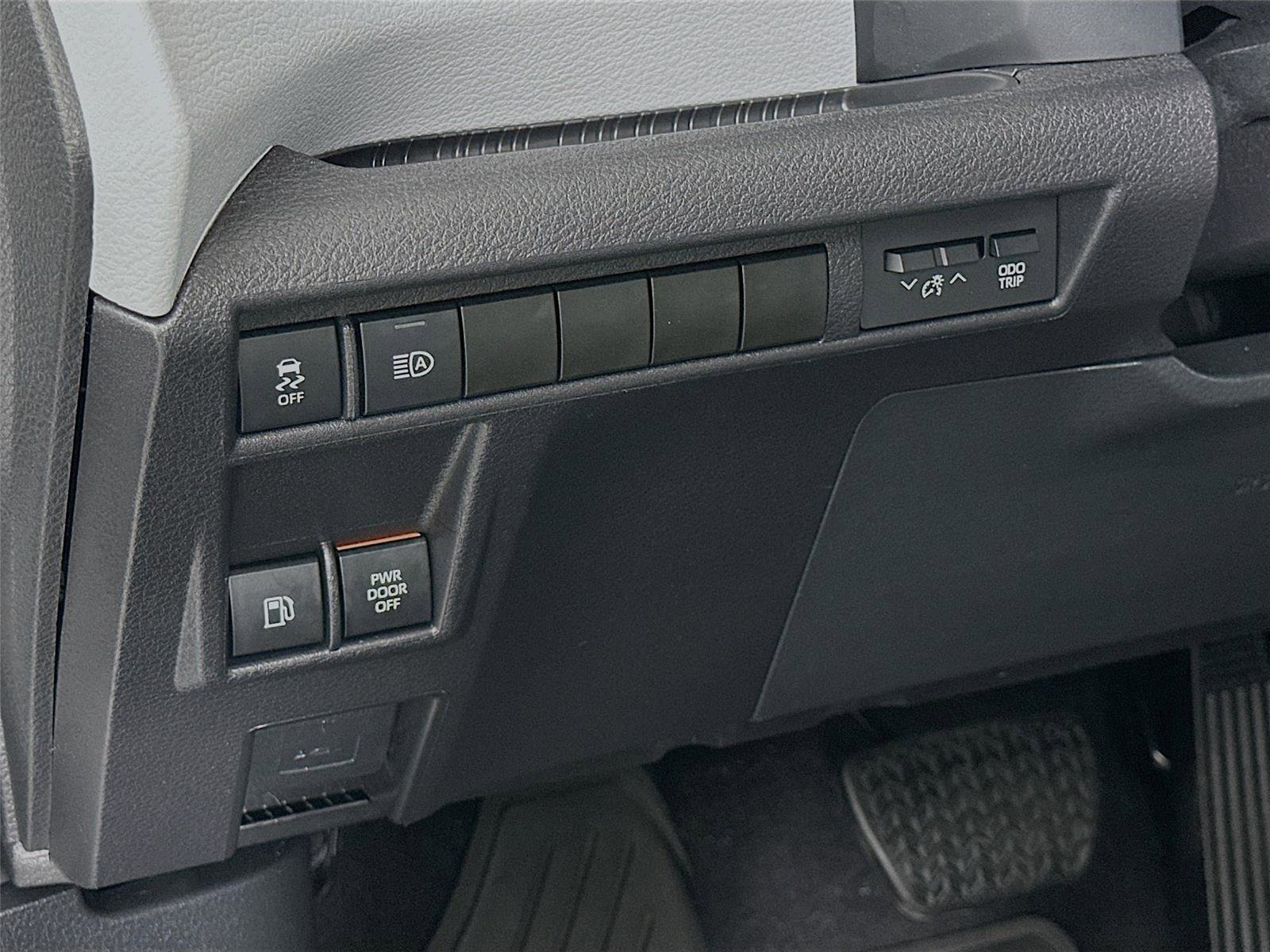 Used 2025 Toyota Sienna XLE w/ XLE Plus Package image 14