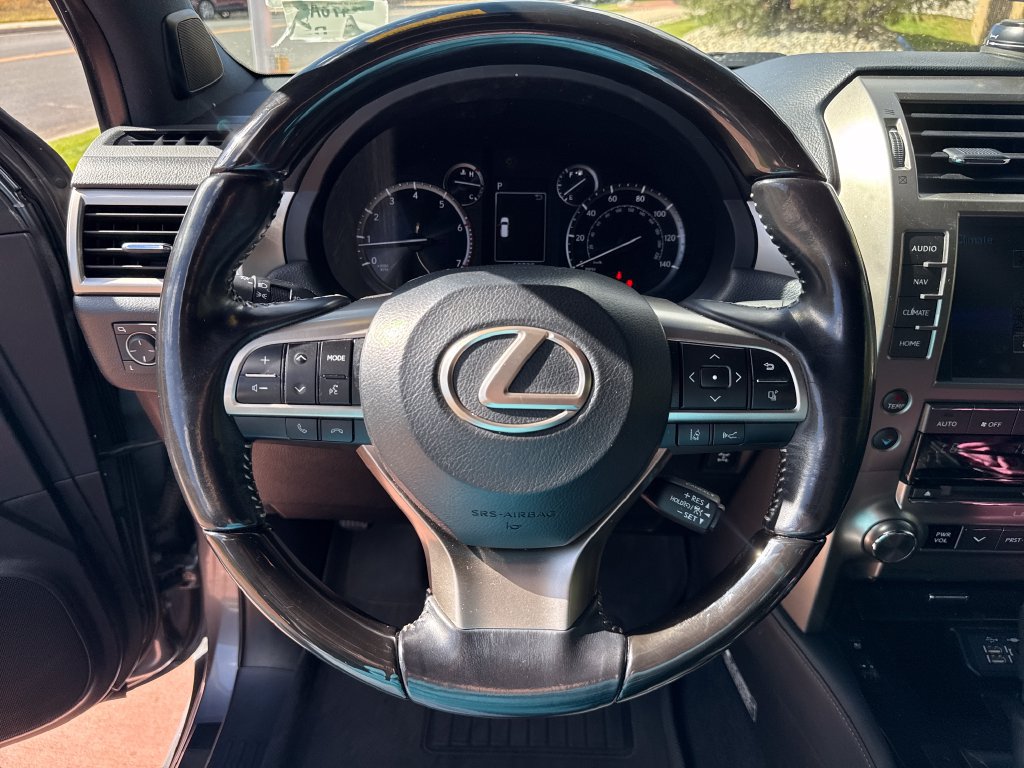 Used 2021 Lexus GX 460 Luxury w/ Sport Design Package AWD/4WD image 14