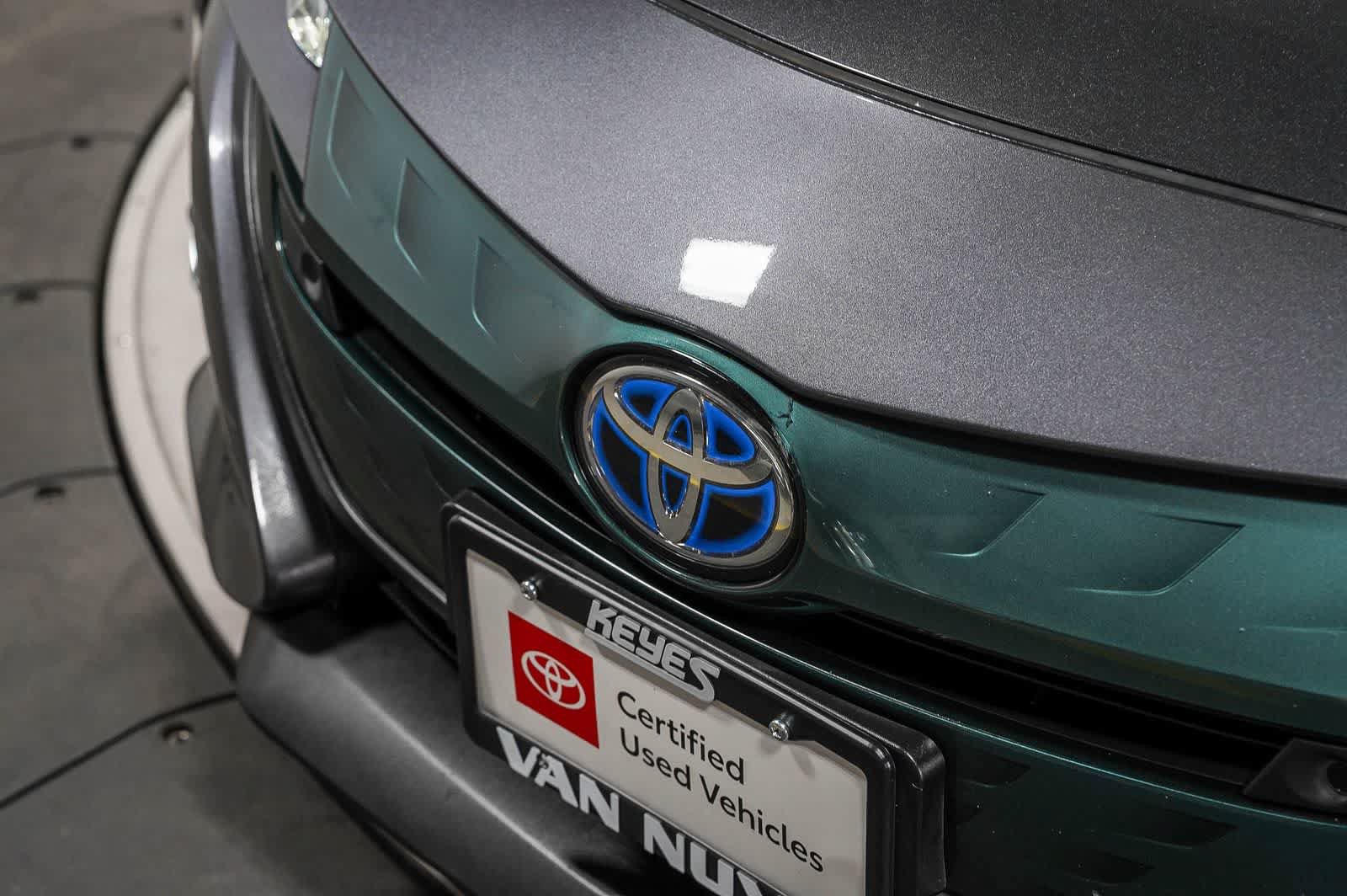 Certified 2018 Toyota Prius Prime Advanced w/ Carpet Mat Package FWD image 9