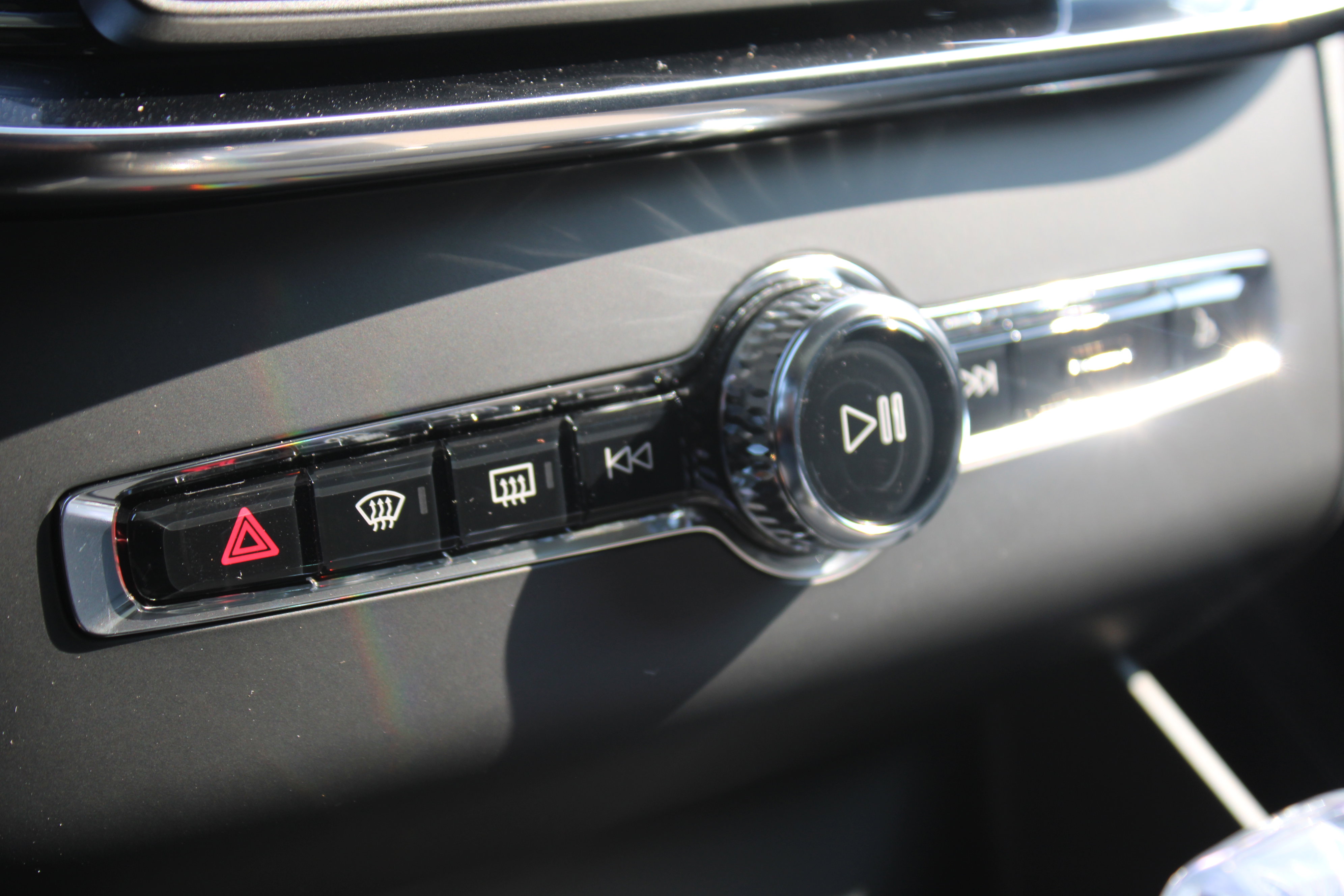 New 2026 Volvo XC90 B6 Plus w/ Protection Package Premier AWD/4WD image 19