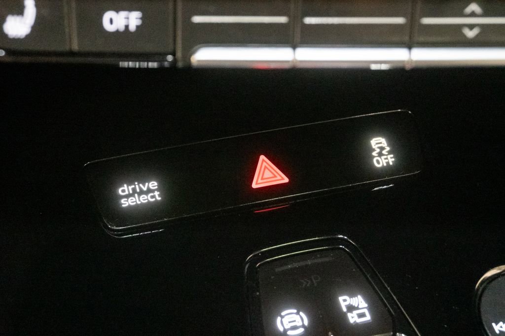 Used 2024 Audi Q4 e-tron Prestige AWD/4WD image 24