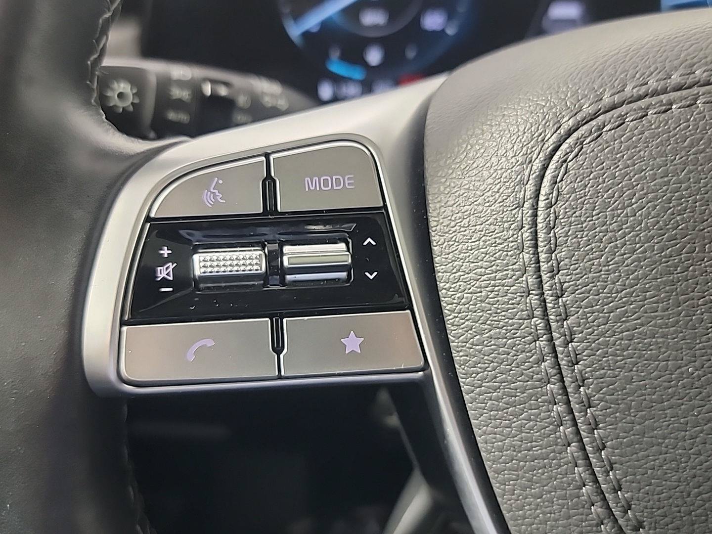 Certified 2025 Kia Telluride SX w/ SX Captain's Chair Package AWD/4WD image 29