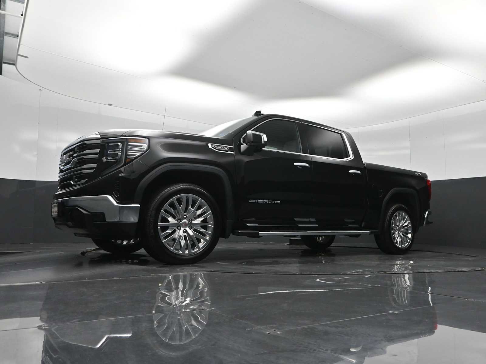 Used 2024 GMC Sierra 1500 SLT w/ SLT Convenience Package AWD/4WD image 19