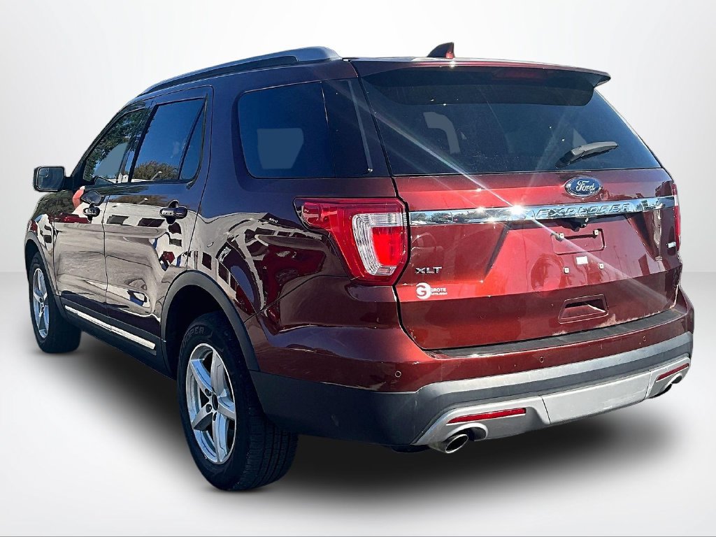 Used 2016 Ford Explorer XLT w/ Equipment Group 202A AWD/4WD image 14