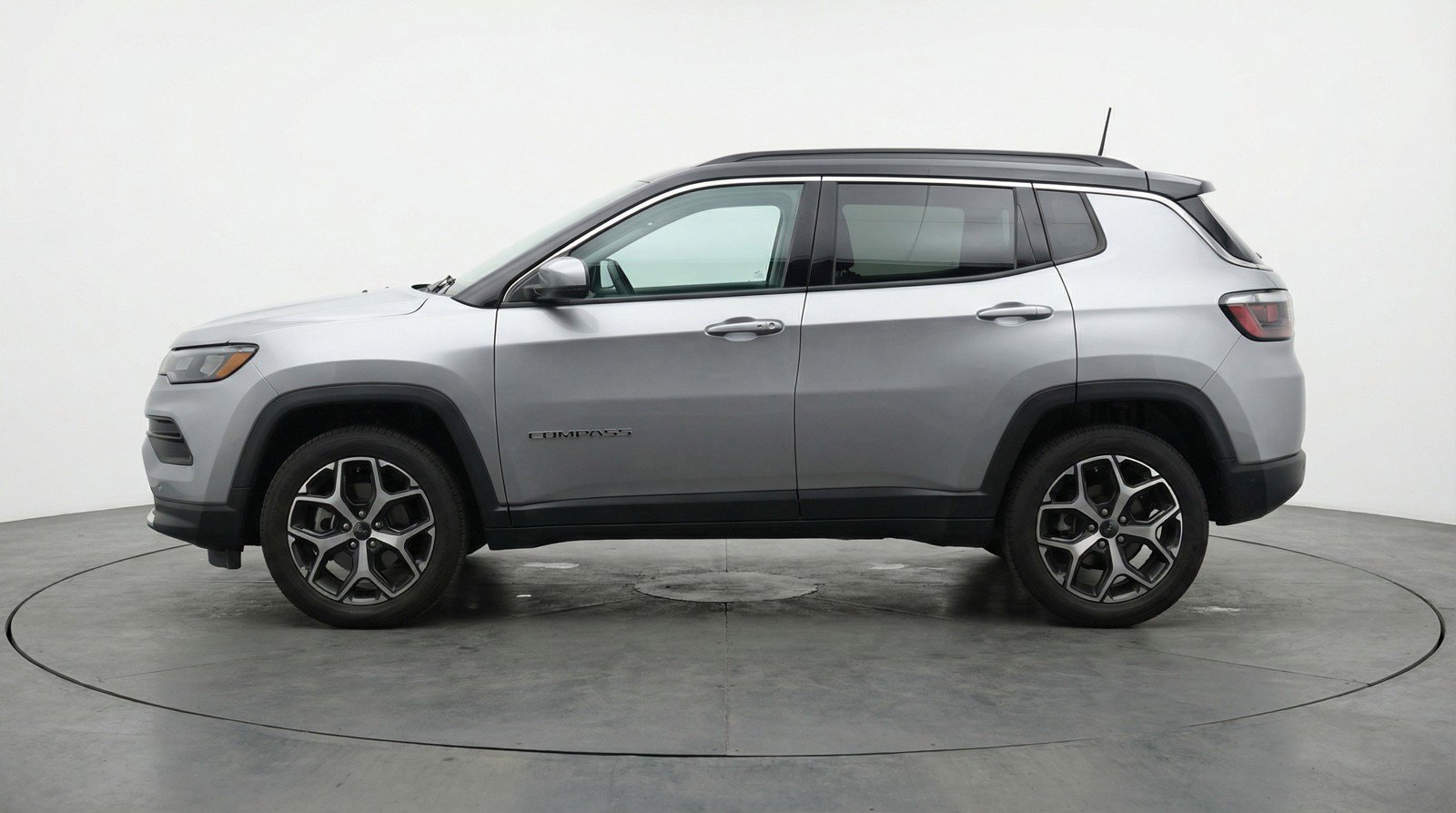 Used 2025 Jeep Compass Limited image 5