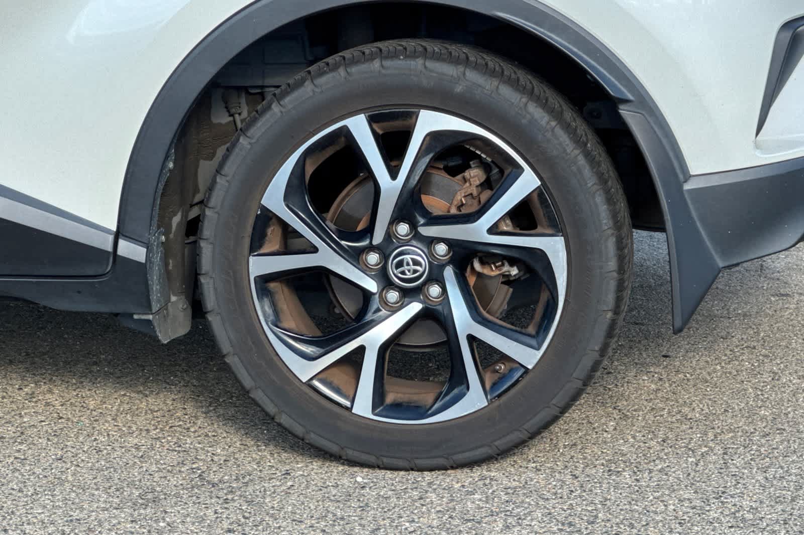 Used 2020 Toyota C-HR XLE FWD image 25